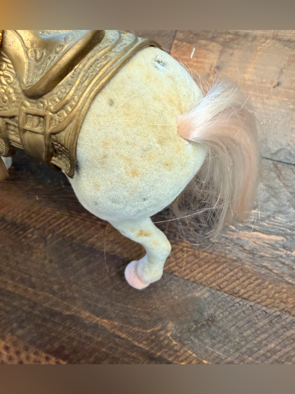 Set of 3 Unicorns Flocked Red Resin and solid Brass GUC collectors pieces - Picture 7 of 13